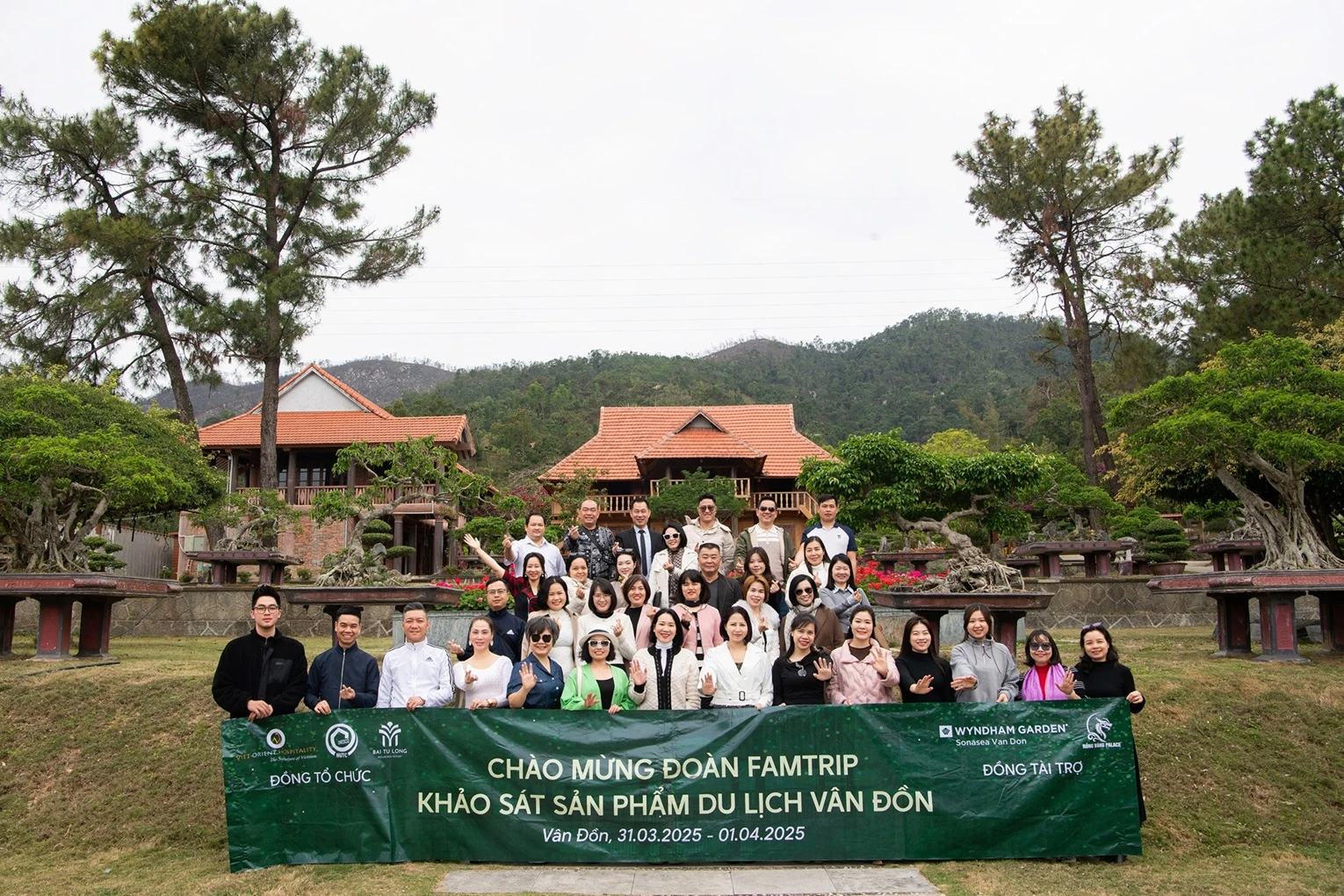 Đoàn famtrip khảo sát sản phẩm du lịch Vân Đồn